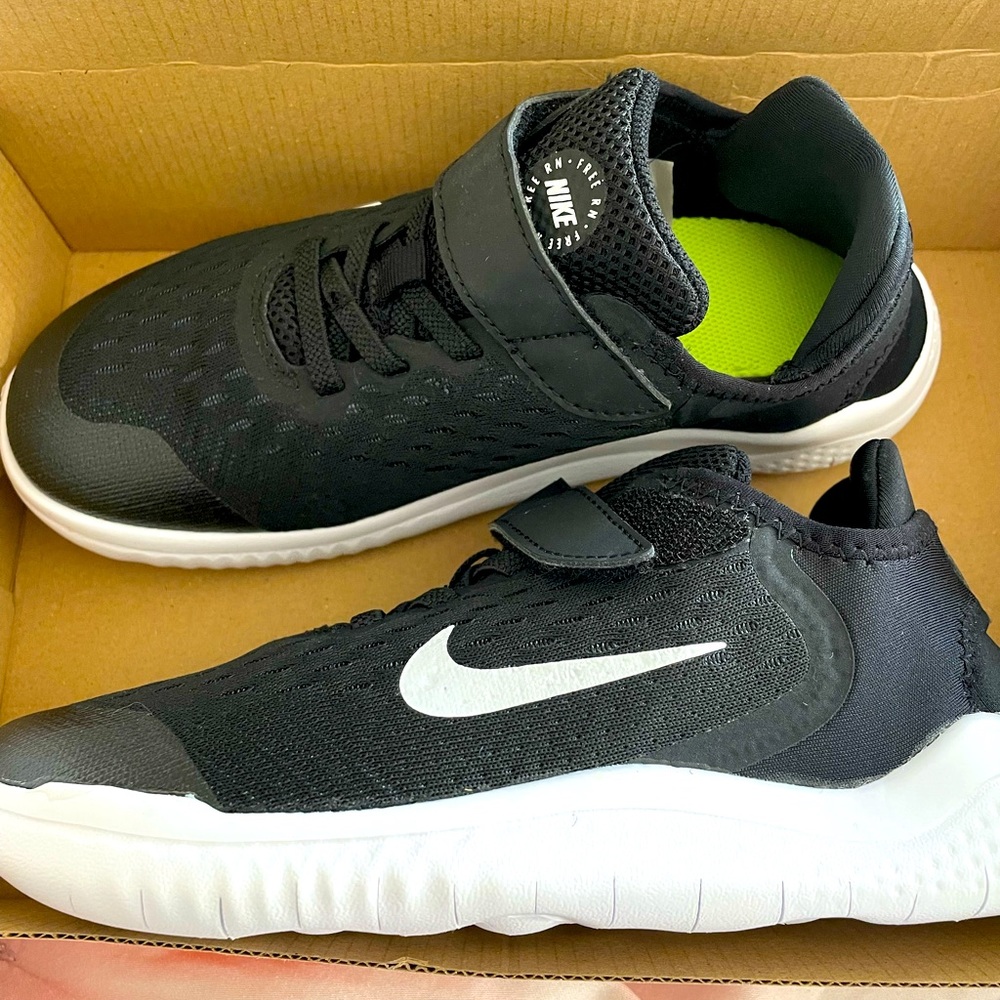 Little Boys Nike Free RN Velcro Sneakers (Never Worn)